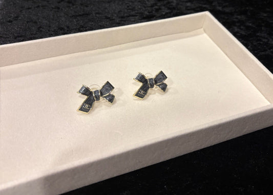 Noir Ribbon Muse Studs