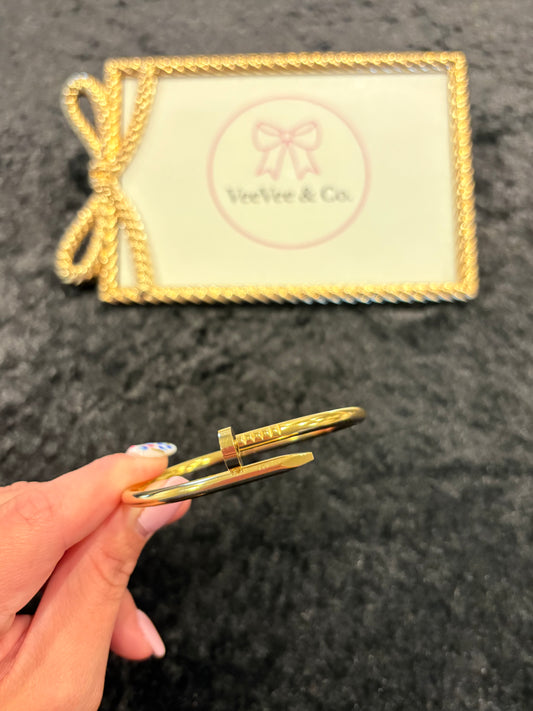 Luxe Nail Bracelet – Gold Statement Style