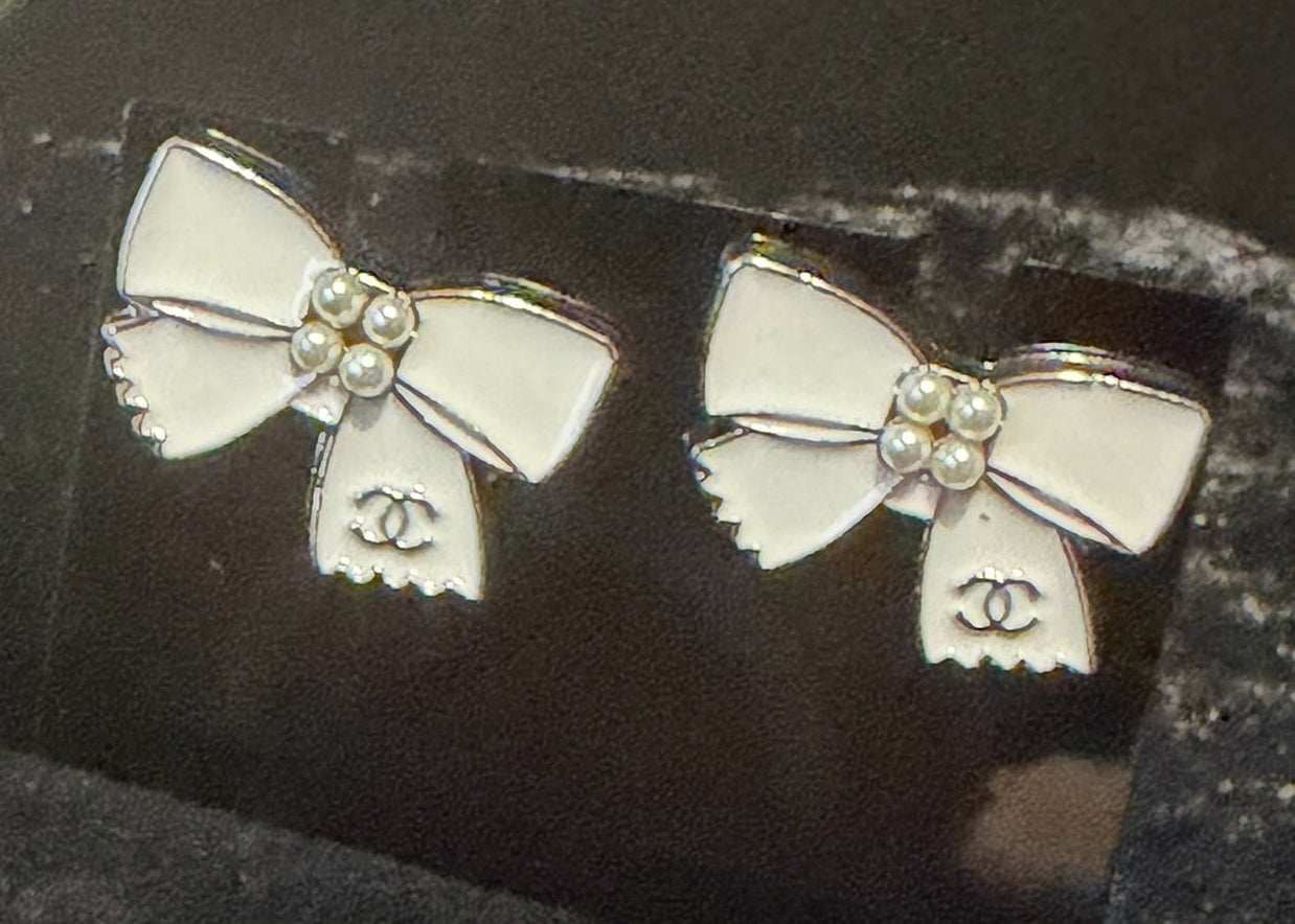 Bow-Tiful Pearl Earrings
