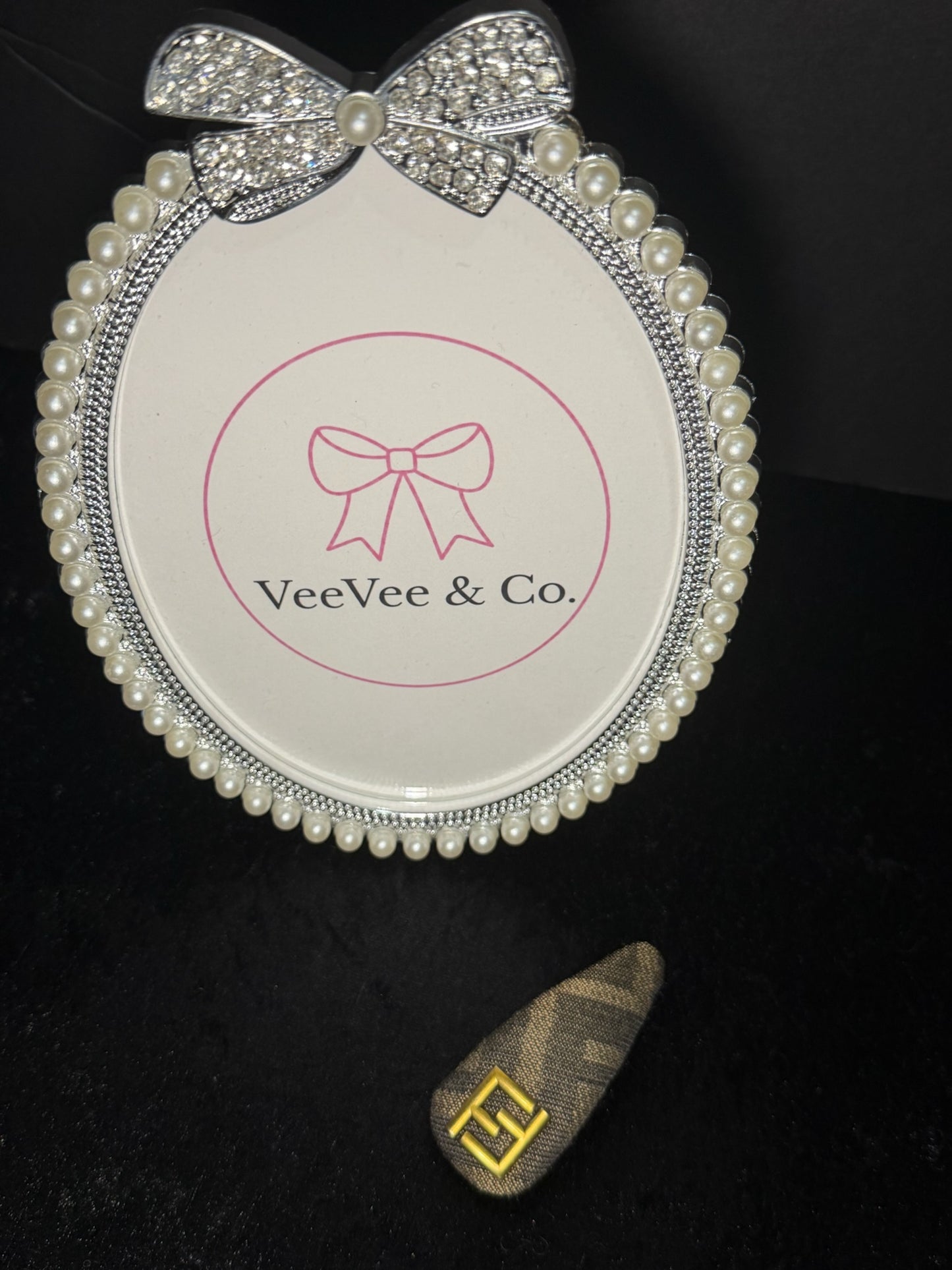 Café Chic Logo Hair Clip