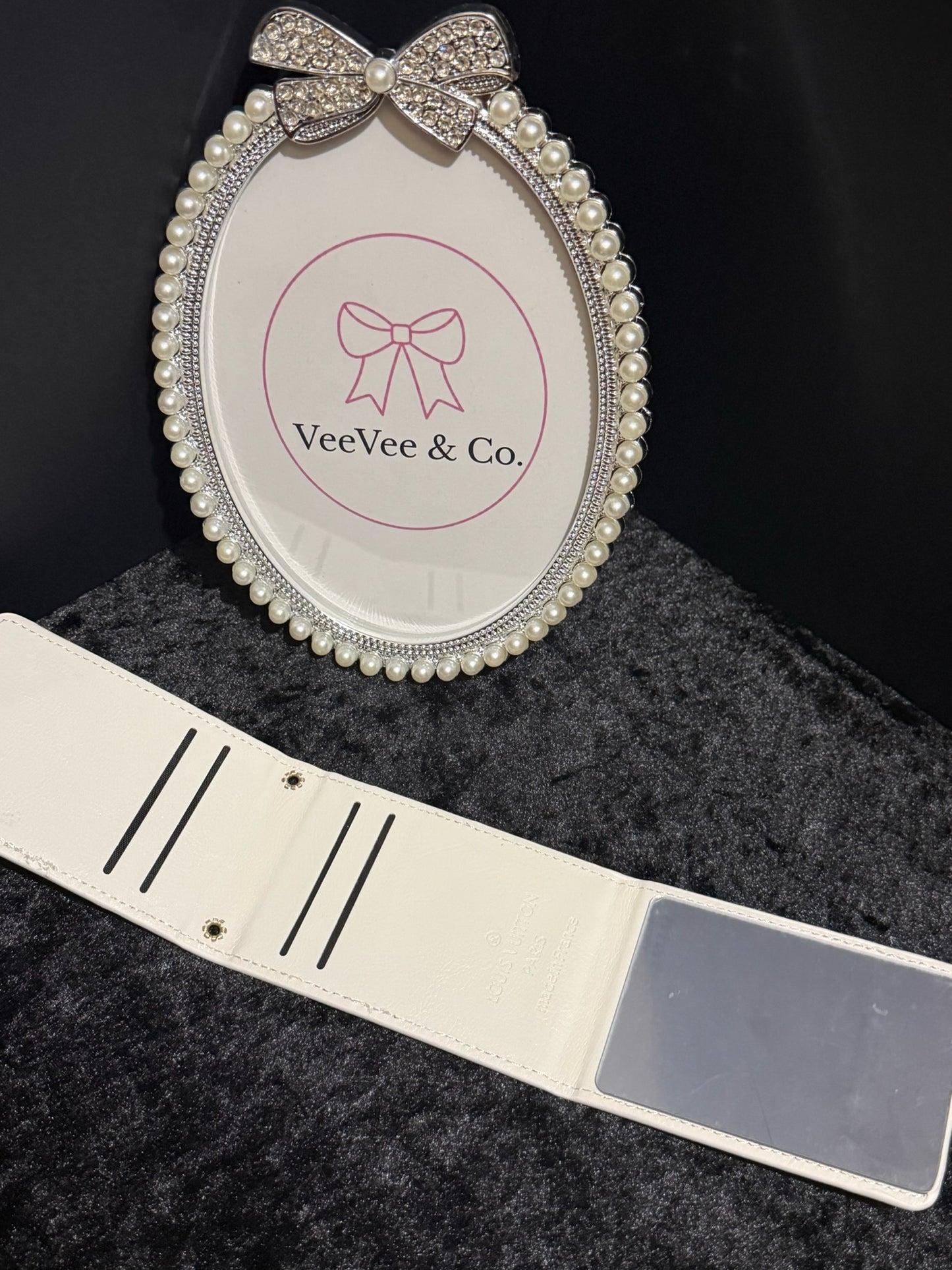 The Color Me Chic Card Holder