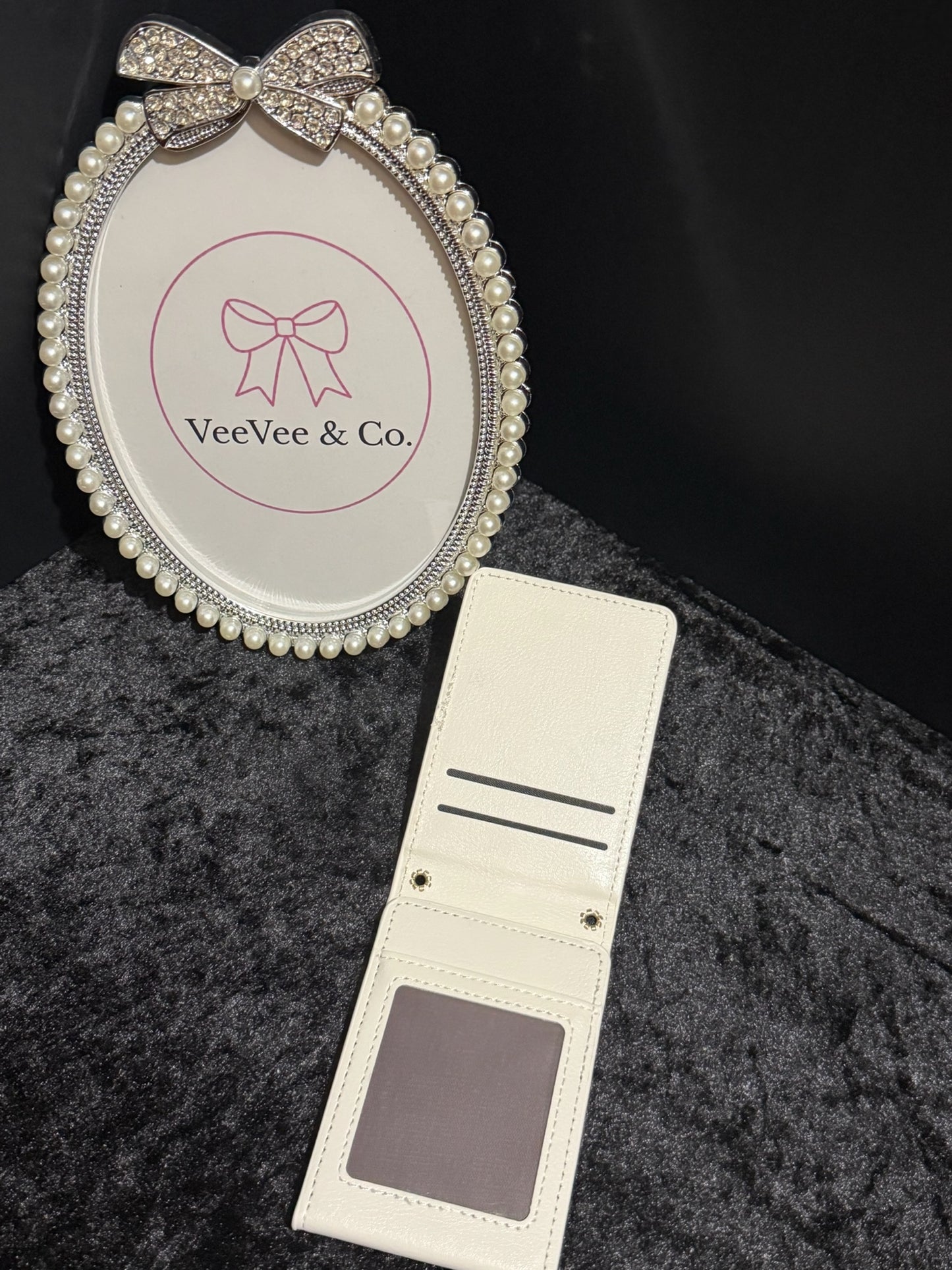 The Color Me Chic Card Holder