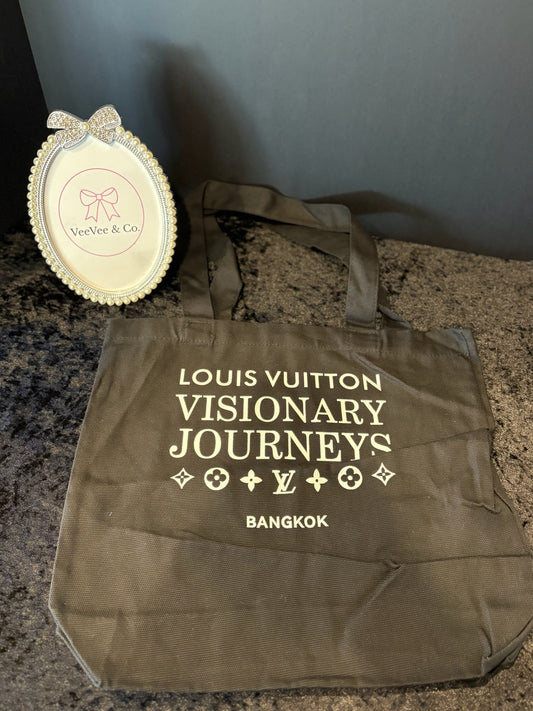 Effortless Chic Tote 🖤