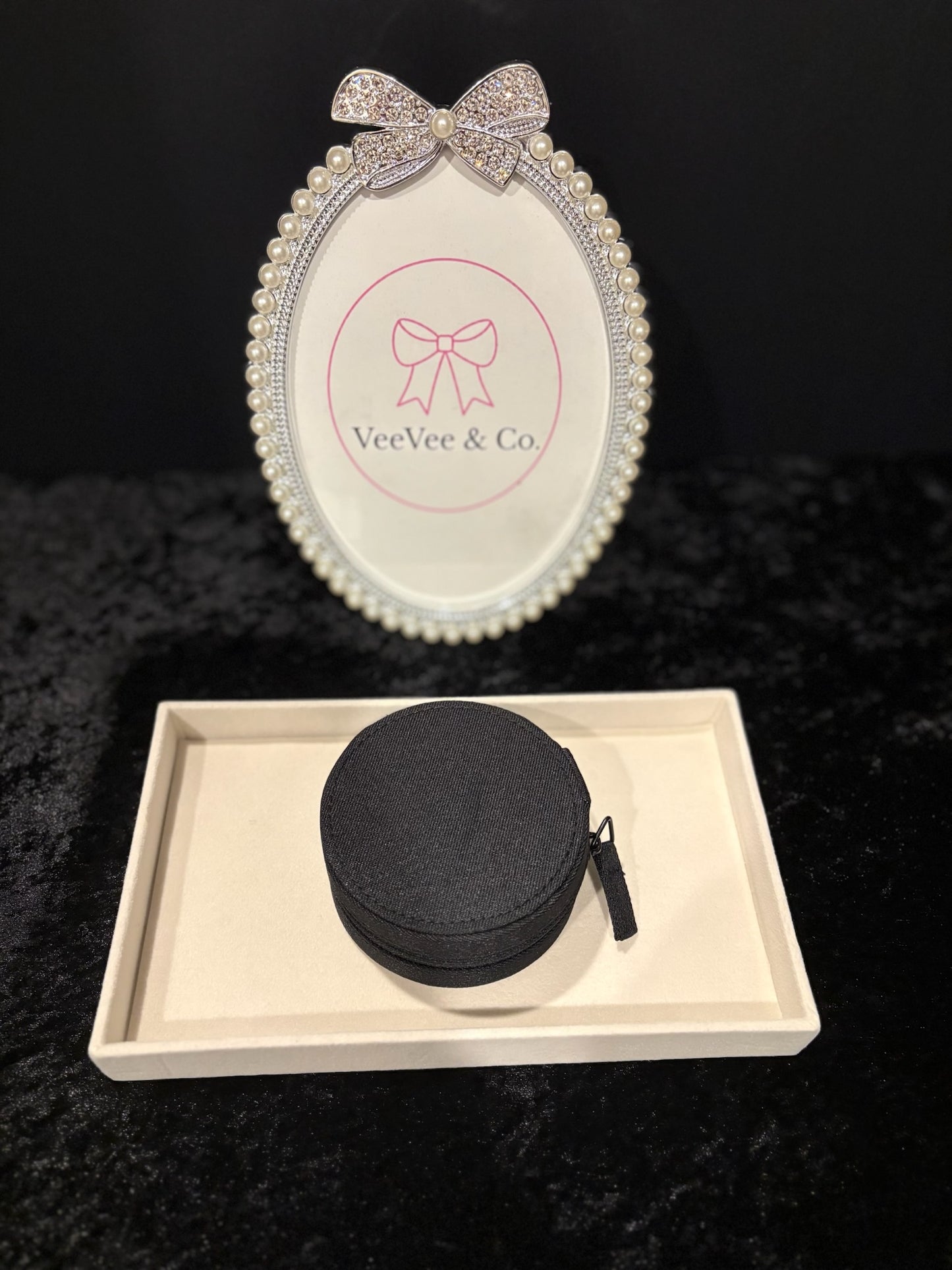 The Vanity Essential ✧ Round Zip Beauty Case