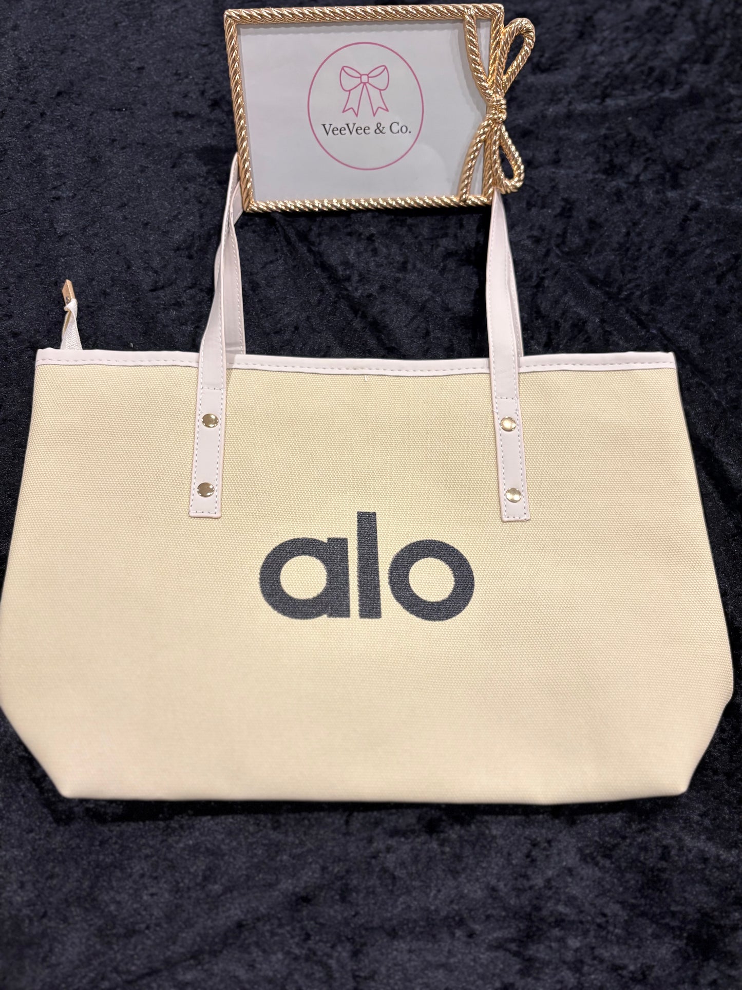 Sunny Day Tote with Matching Pouch