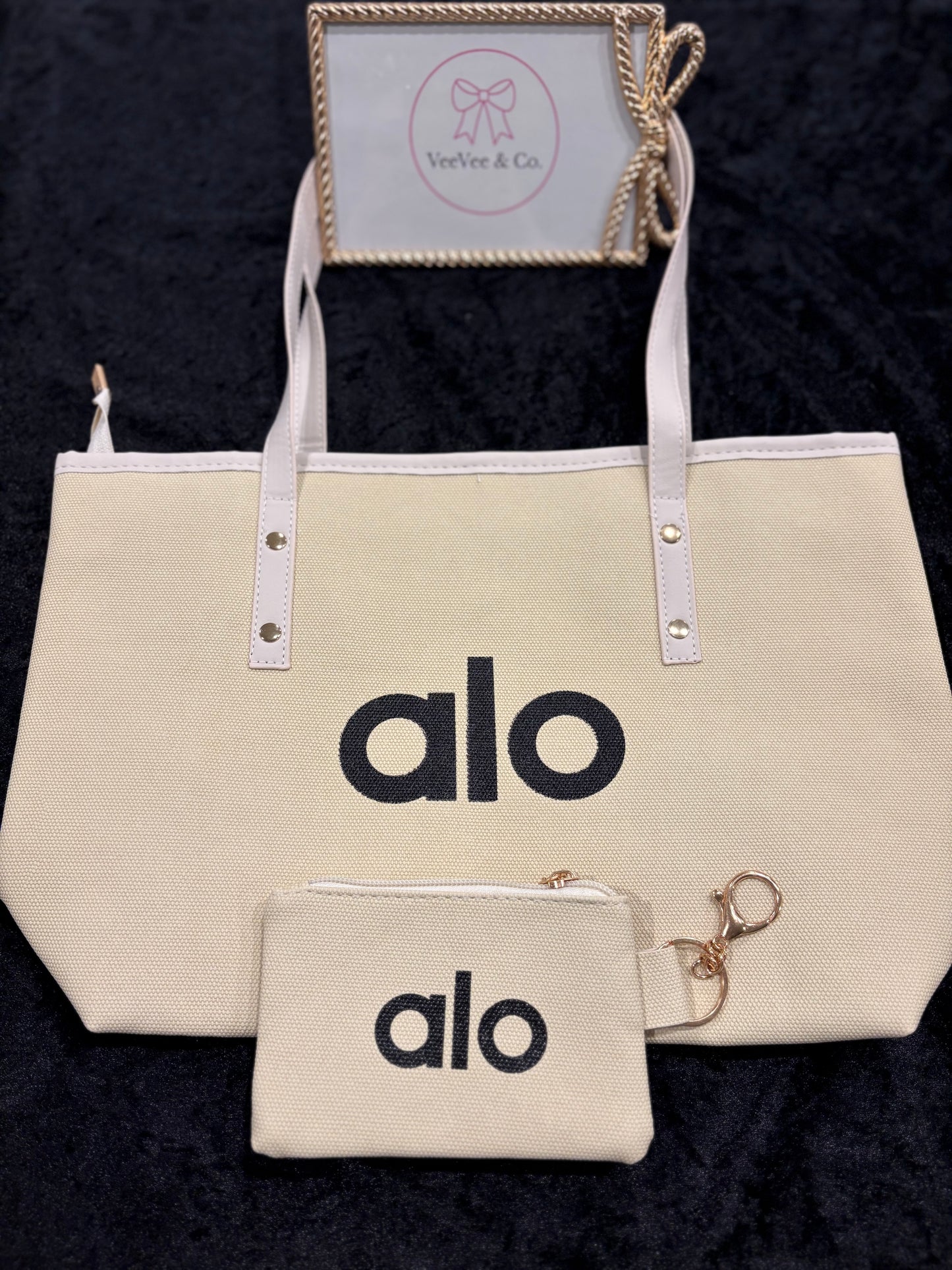 Sunny Day Tote with Matching Pouch