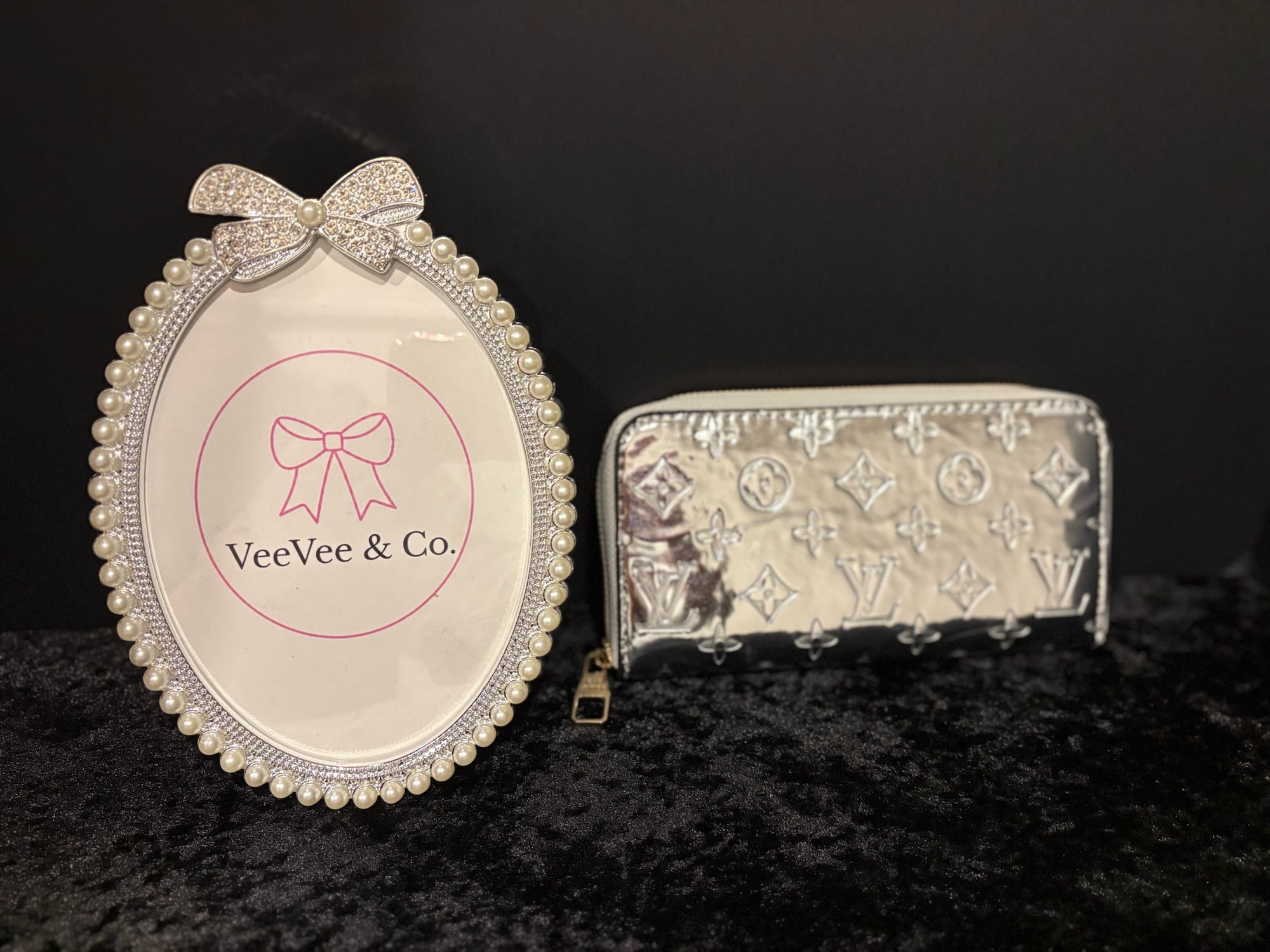 Lumière Monogram Wallet – Silver Glow Zip Essential
