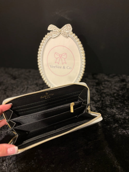Lumière Monogram Wallet – Silver Glow Zip Essential