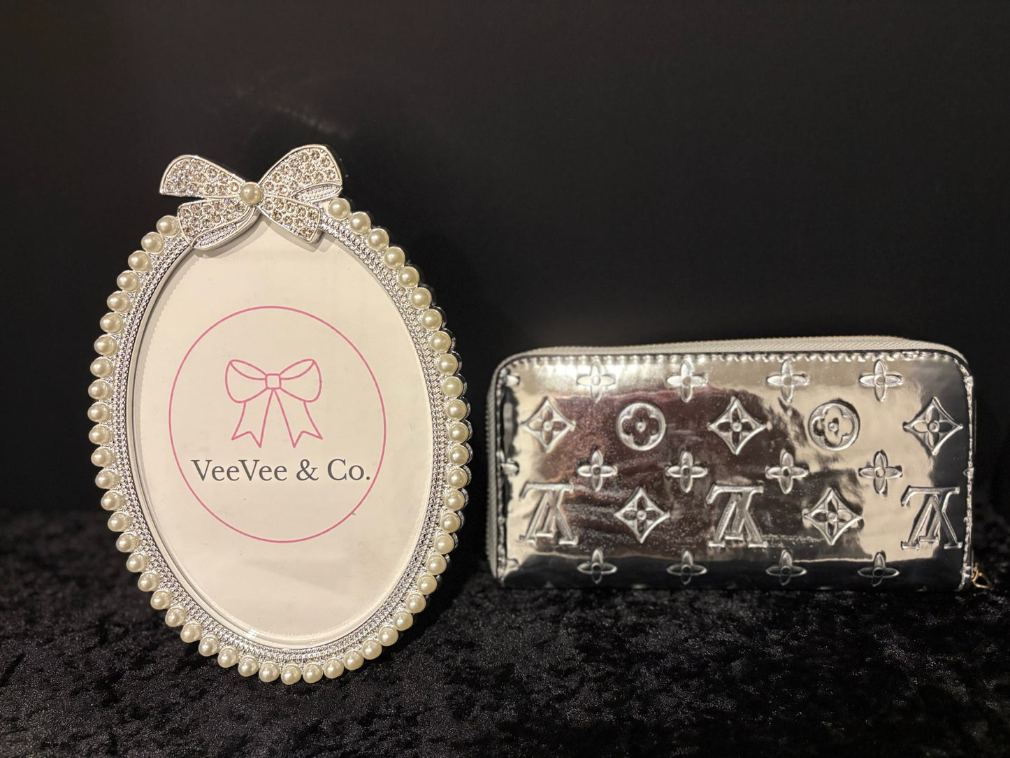 Lumière Monogram Wallet – Silver Glow Zip Essential