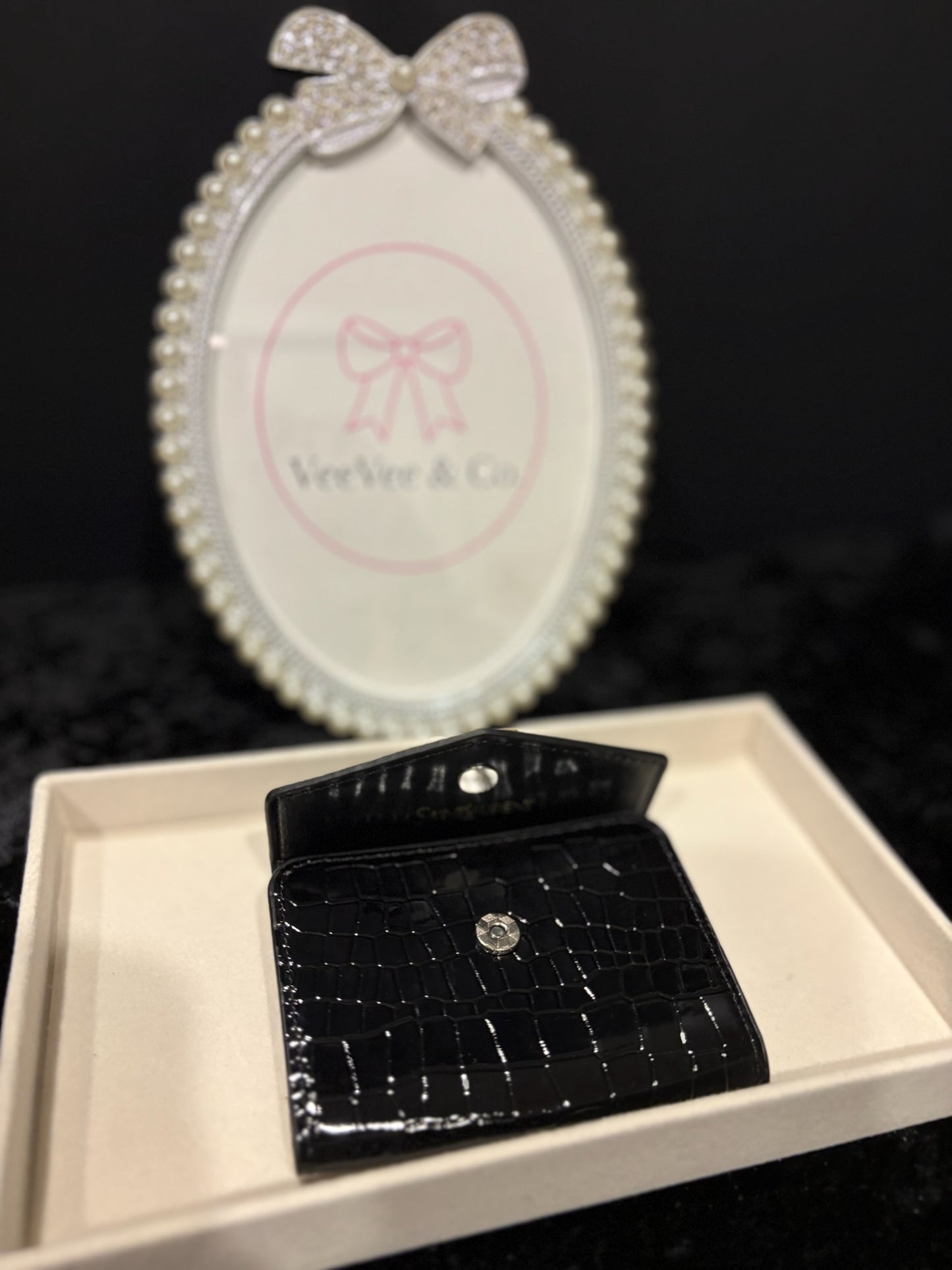 Noir Croc Card Vault