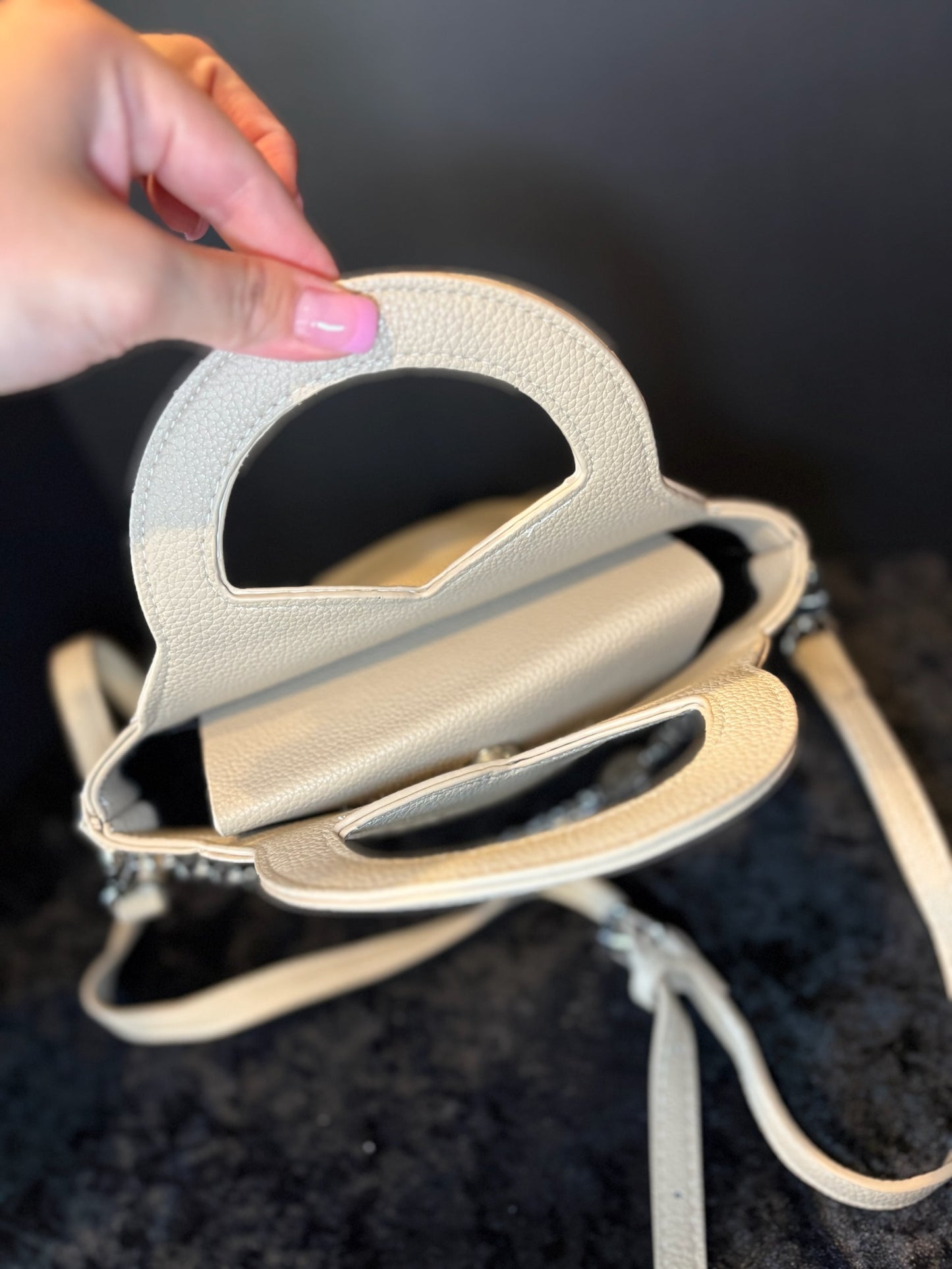 ✨🤍 Everyday Elegance Crossbody | Tan Chain Accent Bag