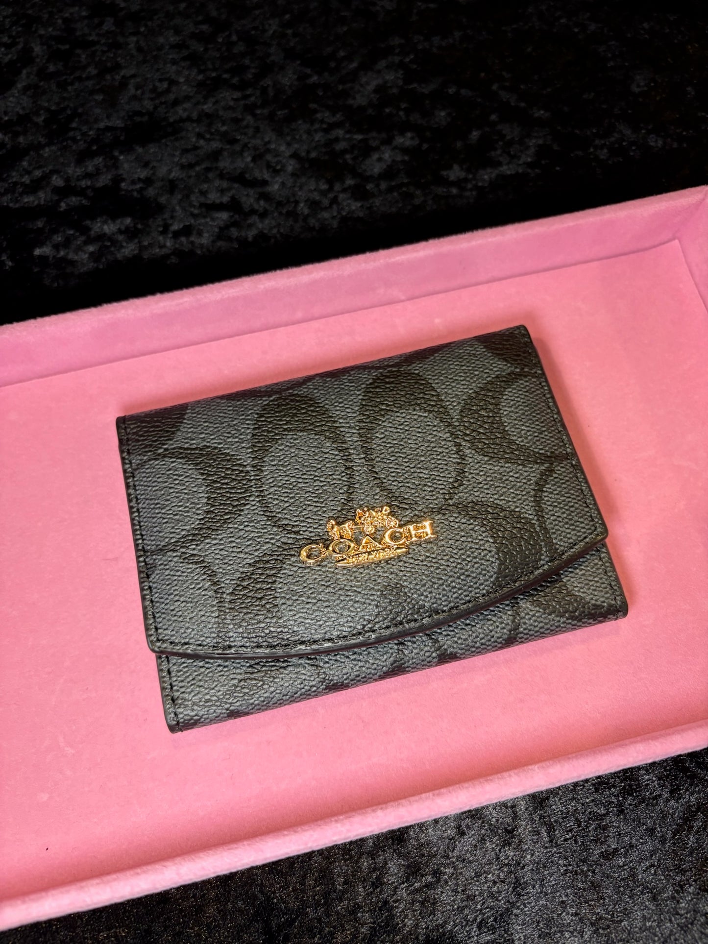 🖤✨ Sleek & Chic Monogram Wallet | Slim Snap Closure Beauty