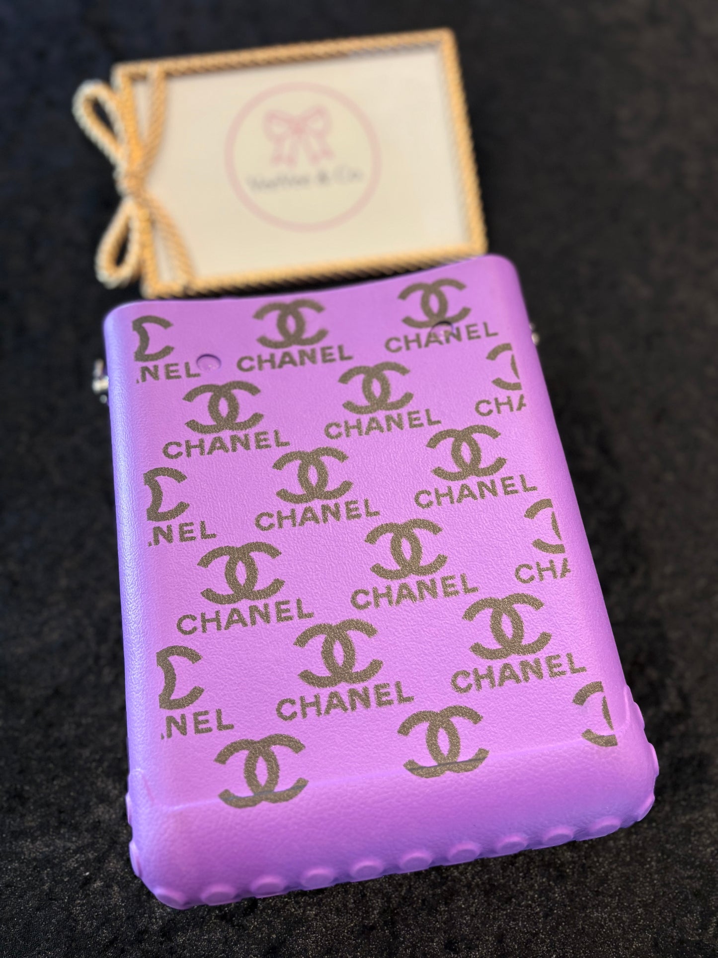 Royal Glow Tote – Black Detail Edition