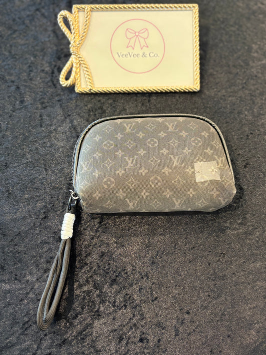 Beauty & Basics Mesh Pouch – Icon Print Style