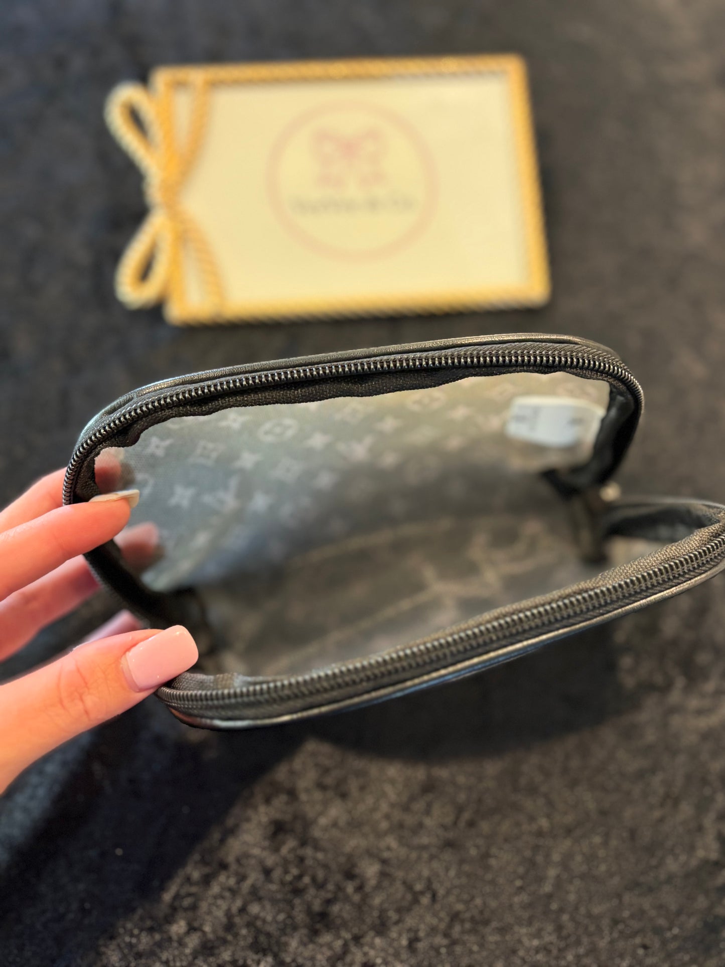 Beauty & Basics Mesh Pouch – Icon Print Style