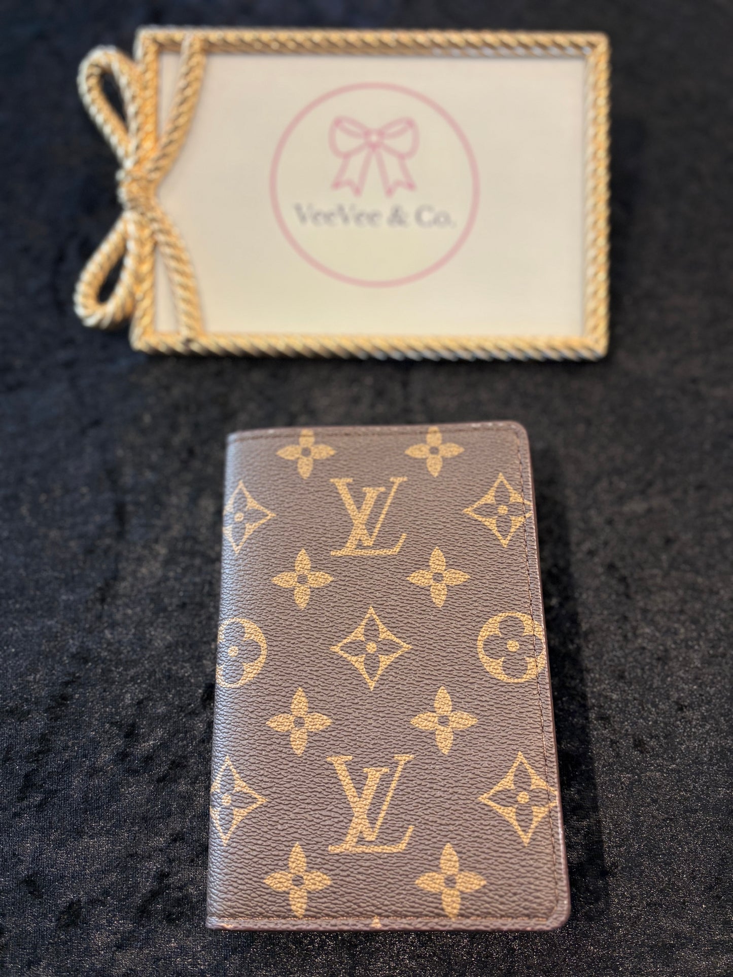The Jetsetter Passport Case