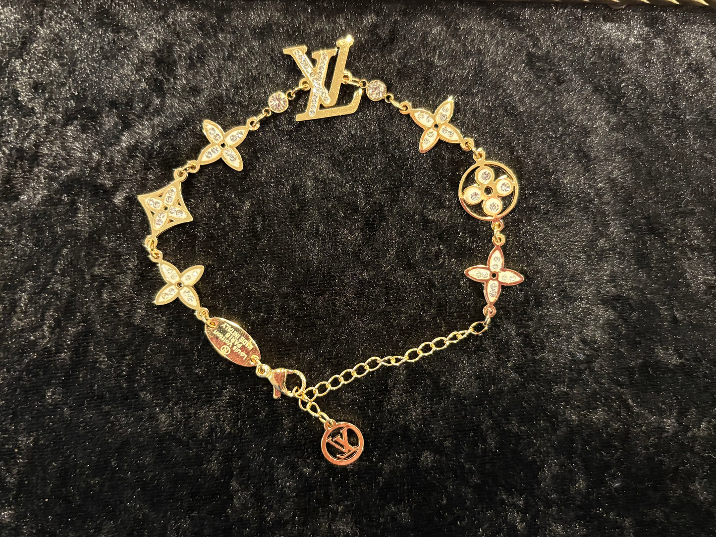 Luxe Logo Rhinestone Bracelet – Gold Statement