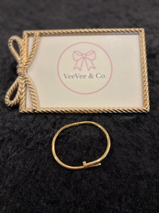 Luxe Nail Bracelet – Gold Statement Style