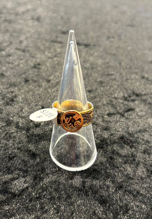 Iconic Style Ring ~ SIZE 8
