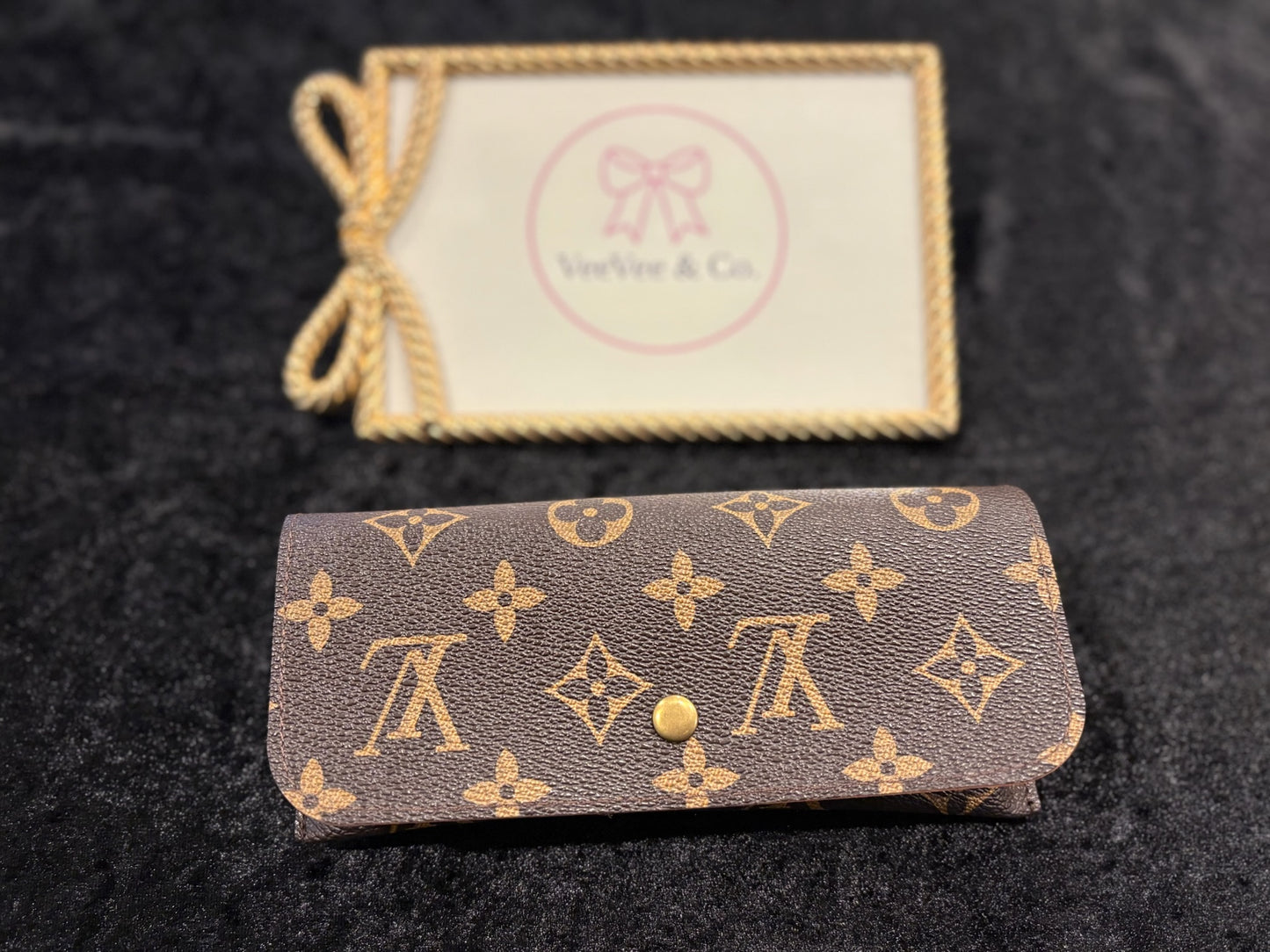 Monogram Chic Vision Case