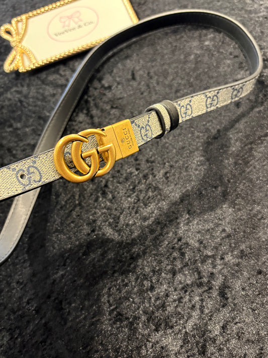 Petite Monogram Luxe Belt – Slim Gold Icon Edition